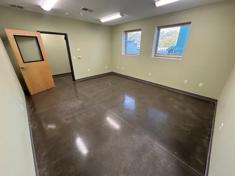 More Photos Of 140 Grove Ct, Healdsburg Manufacturing For Lease