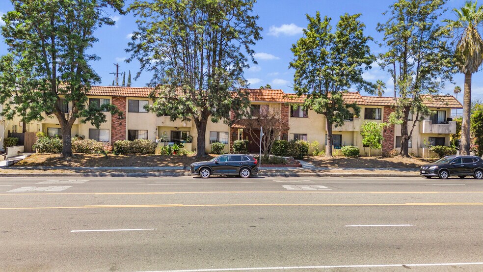 More Photos Of 7061 Whitsett Ave, North Hollywood Apartments For Sale