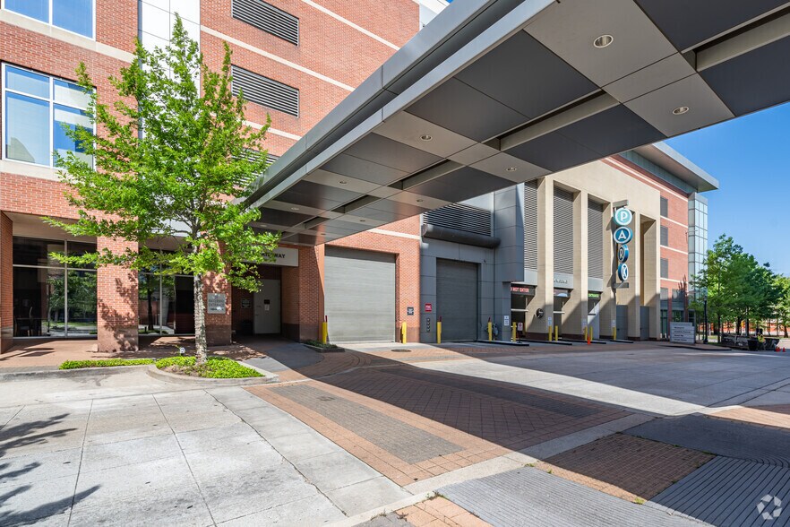 More Photos Of 24 Waterway Ave, The Woodlands Office Residential For Lease