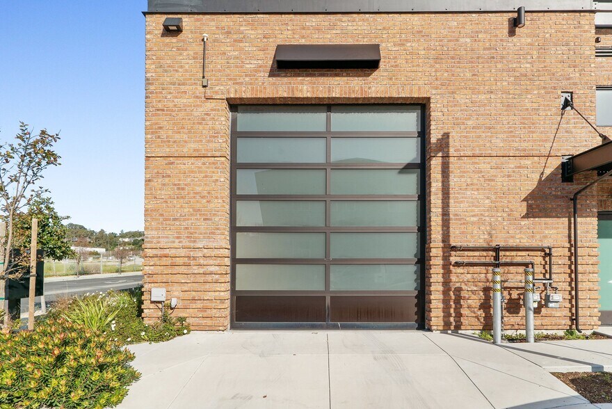 More Photos Of 200 Panetta Ave, Santa Cruz Showroom For Sale
