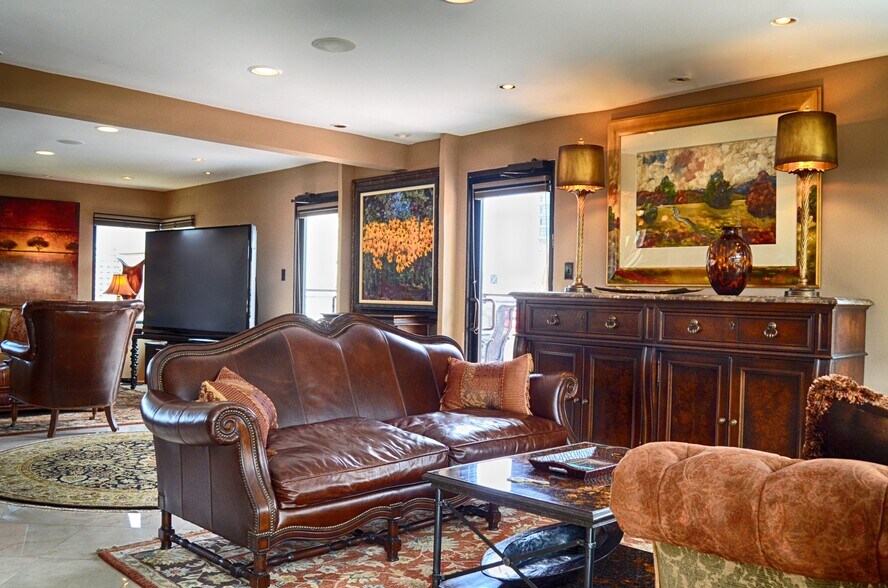 More Photos Of 126 E Main Plz, San Antonio Apartments For Sale