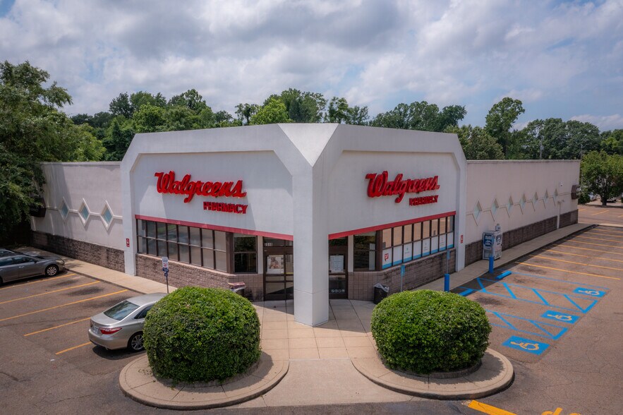 More Photos Of 2310 Clay St, Vicksburg Freestanding For Sale