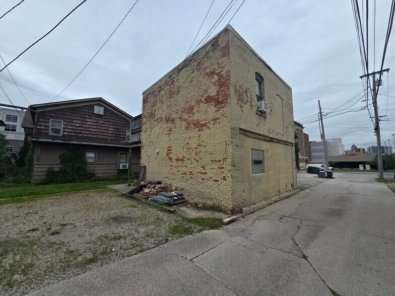 More Photos Of 813 W Berry St, Fort Wayne Apartments For Sale