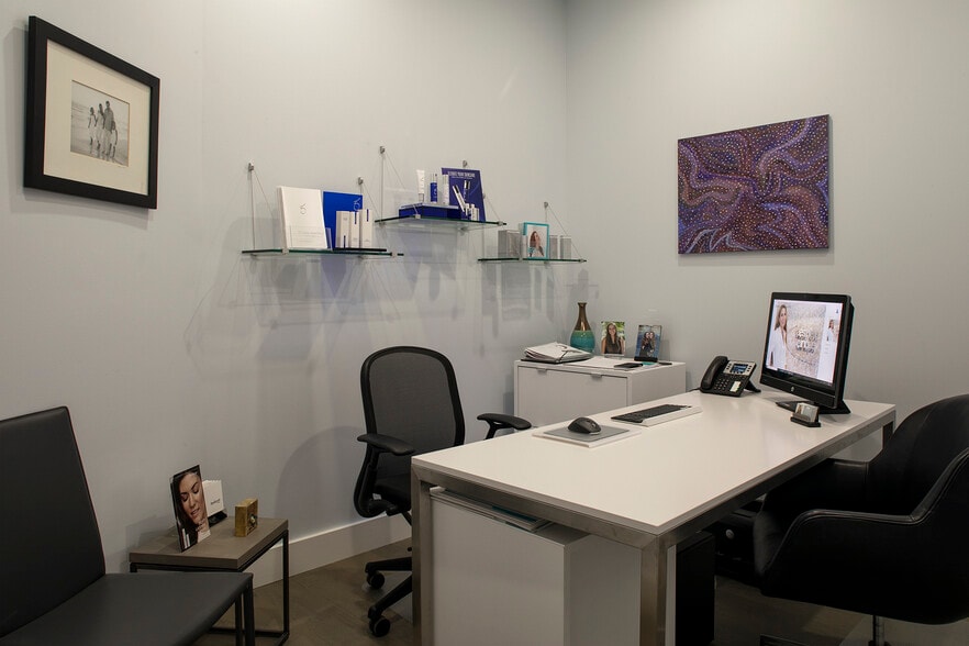 More Photos Of 2050 W County Highway 30A, Santa Rosa Beach Loft Creative Space For Sale