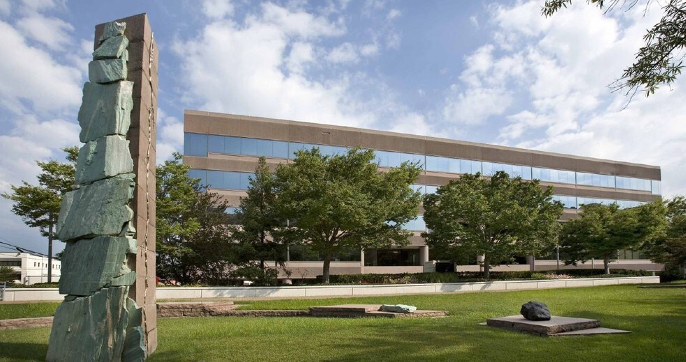 More Photos Of 2500 Wilson Blvd, Arlington Office For Lease