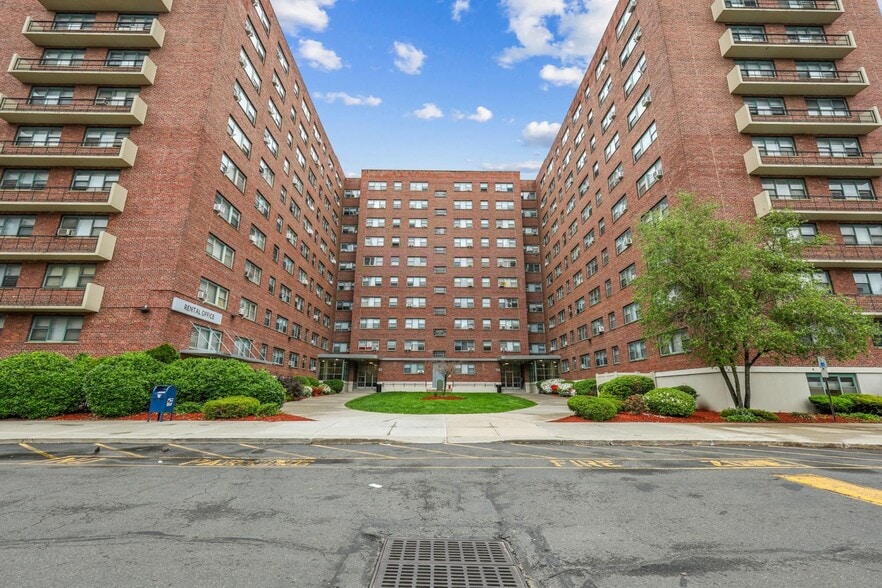 More Photos Of 20 Marshall St, Irvington Apartments For Lease