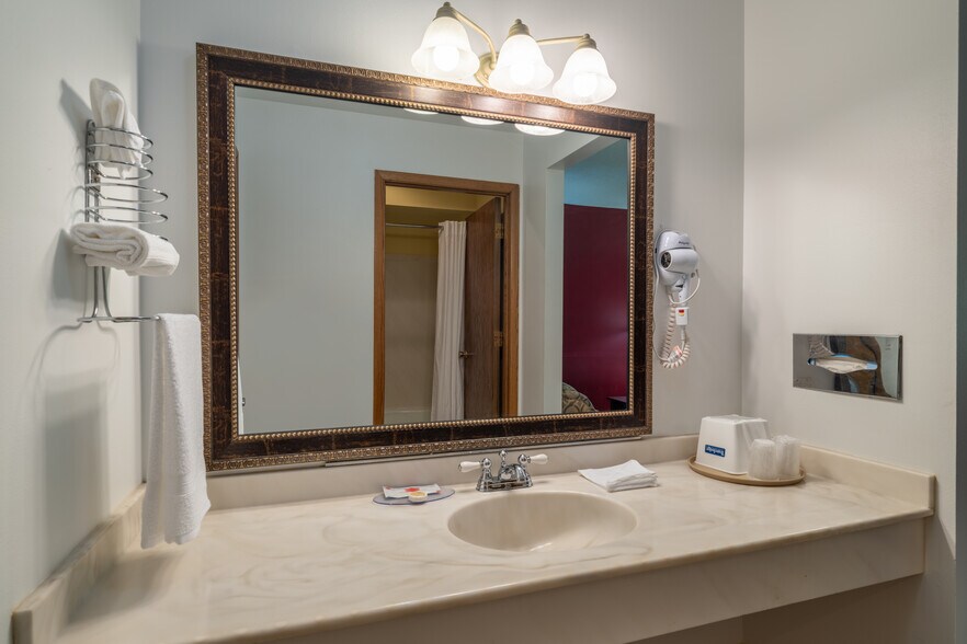 More Photos Of 200 S Pine Ridge Ave, Merrill Hotel For Sale