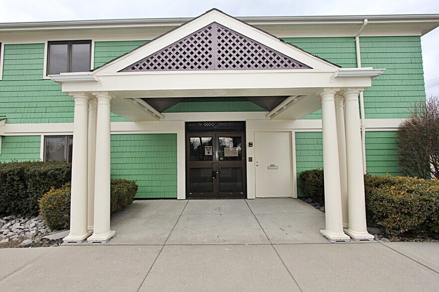 More Photos Of 131 Orchard Park Rd, West Seneca Office For Sale