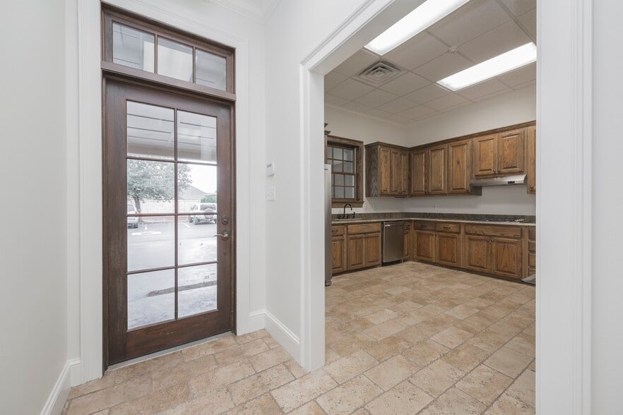 More Photos Of 2461 Tower Dr, Monroe Office For Lease