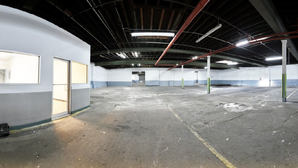More Photos Of 1030 Freeman St, Bronx Warehouse For Lease