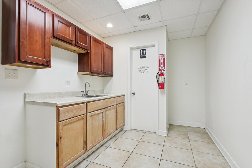 More Photos Of 201 23rd St, Kenner Warehouse For Sale