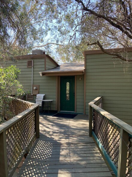 More Photos Of 42975 Sierra Dr, Three Rivers Hotel For Sale