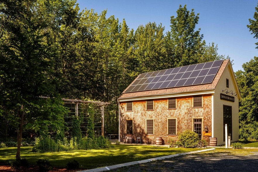 More Photos Of 33 Tenney Hl, Blue Hill Restaurant For Sale