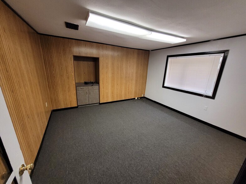 More Photos Of 4714 Nuckols Crossing Rd, Austin Warehouse For Lease