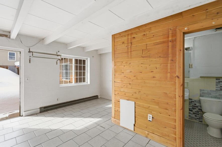 More Photos Of 1712 Ashmun St, Sault Sainte Marie Hotel For Sale