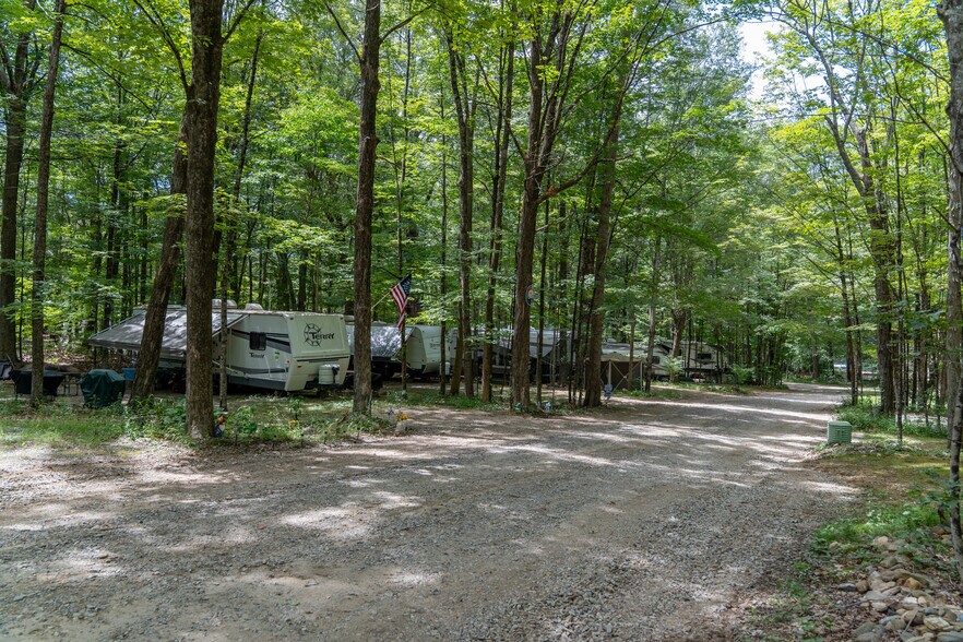 More Photos Of 1379 CT-197, Woodstock Specialty For Sale