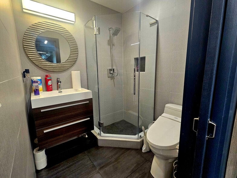 More Photos Of 48 Pit Ln, Pontiac Parking Garage For Sale