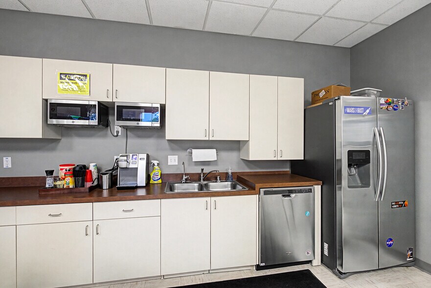 More Photos Of 2588 Fire Mesa St, Las Vegas Office For Lease