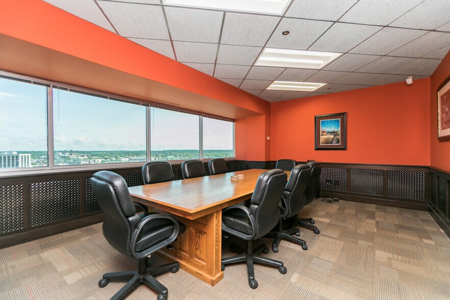 More Photos Of 425 2nd St SE, Cedar Rapids Office For Sale