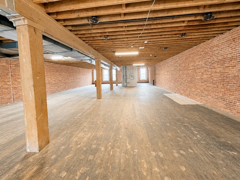 More Photos Of 126 W Columbia St, Fort Wayne Office For Sale