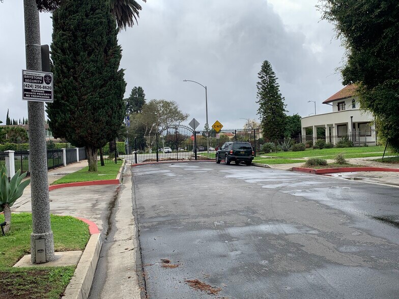 More Photos Of 1826 Wellington Rd, Los Angeles Specialty For Sale