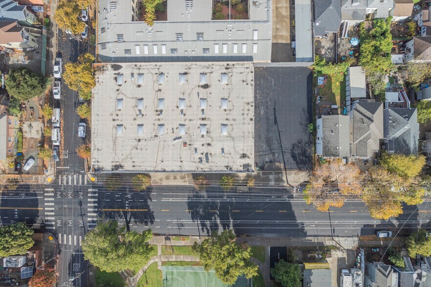 More Photos Of 1680 14th St, Oakland Warehouse For Sale