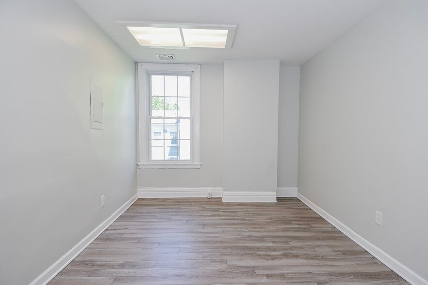 More Photos Of 93-97 Broad St, Middletown Office For Sale