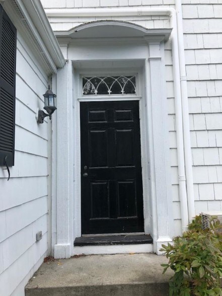 More Photos Of 94 Plaine Hill Rd, Woodstock Hotel For Sale