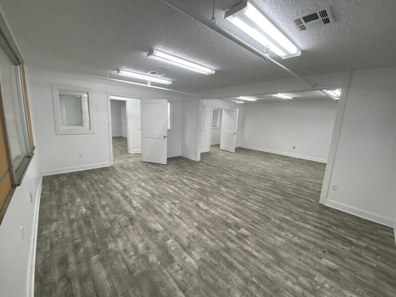 More Photos Of 2103 US-190 Hwy, Hammond Showroom For Sale