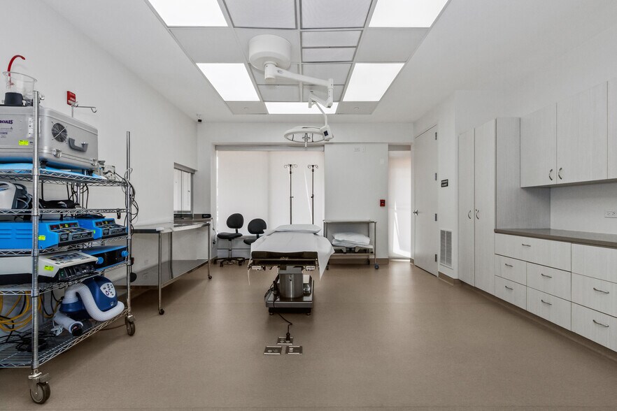 More Photos Of 2300 Chestnut Ave, Glenview Apartments For Sale