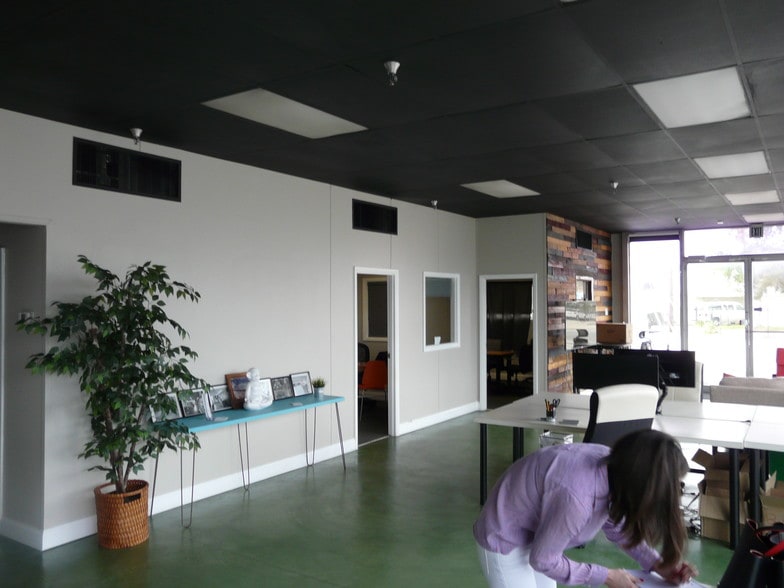 More Photos Of 1016 W Church St, Orlando Showroom For Lease