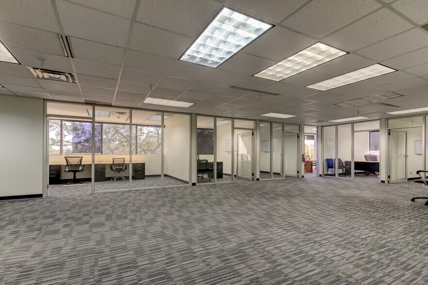 More Photos Of 12425 28th St N, Saint Petersburg Office For Lease