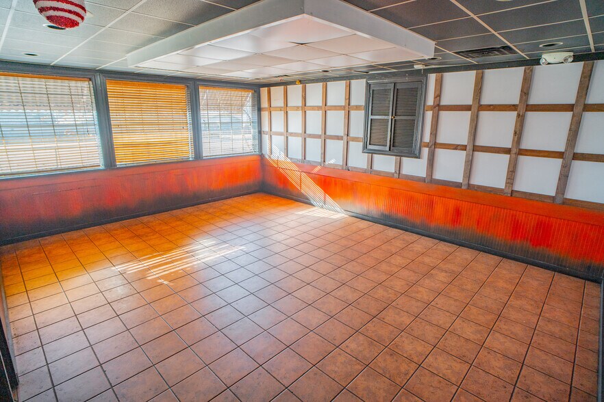 More Photos Of 853 N Glenstone Ave, Springfield Restaurant For Lease