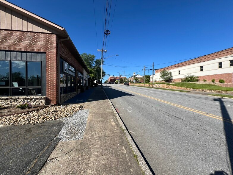 More Photos Of 170 S Broad St, Brevard Office For Lease