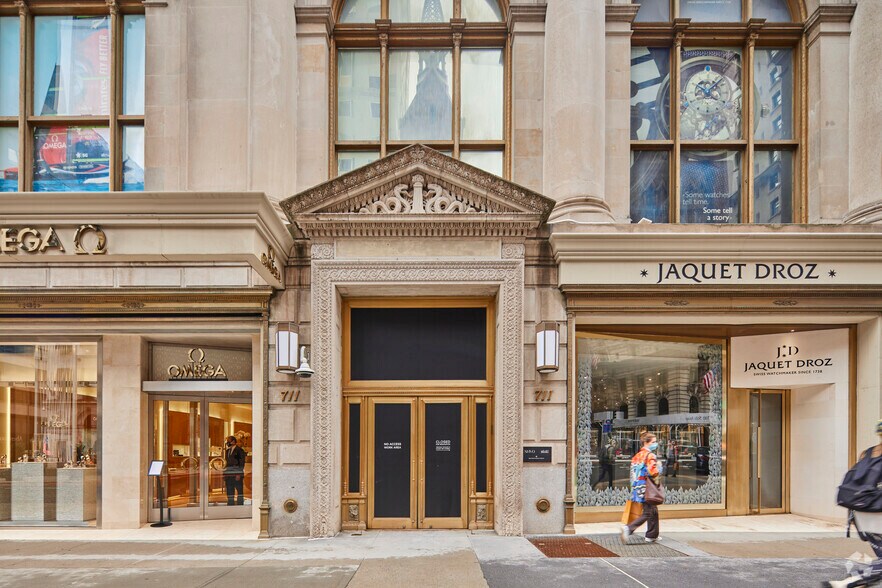 More Photos Of 711 Fifth Ave, New York Office For Lease