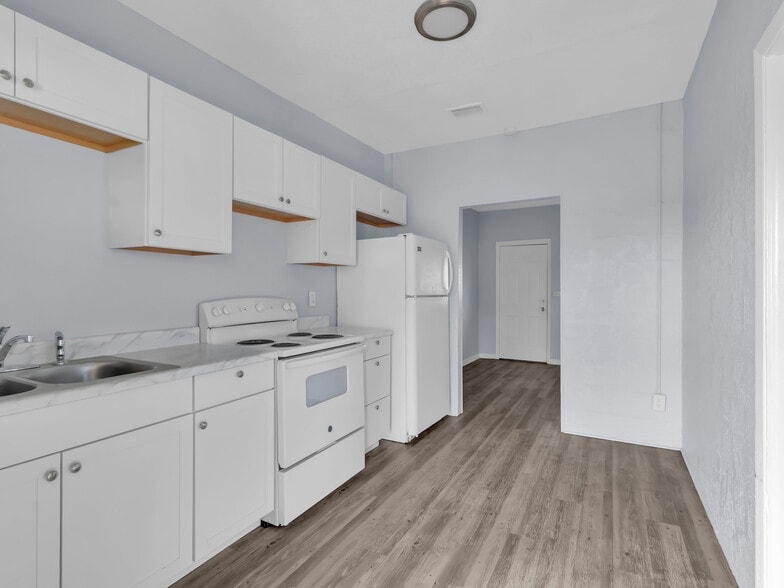 More Photos Of 301 SW 3rd Ter, Mulberry Apartments For Sale