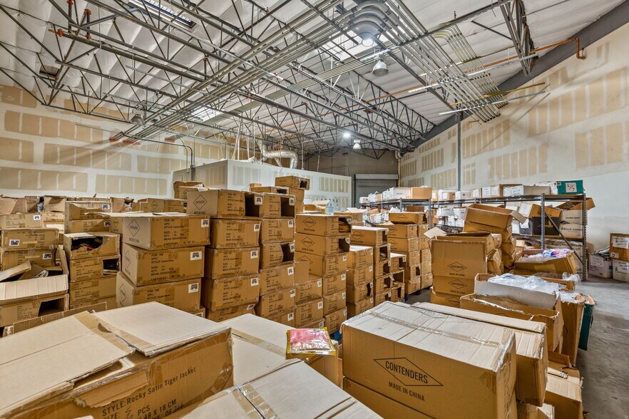 More Photos Of 4570 W Post Rd, Las Vegas Showroom For Lease