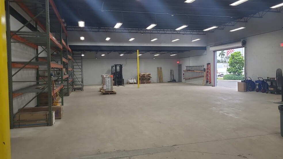 More Photos Of 1921 Pembroke Rd, Hollywood Warehouse For Lease