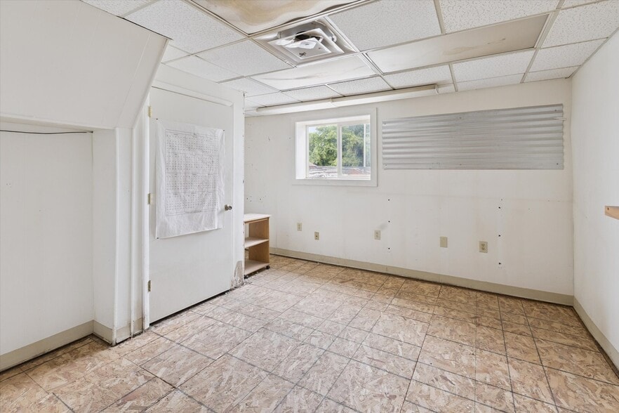 More Photos Of 211 Lee St, Saginaw Manufacturing For Sale