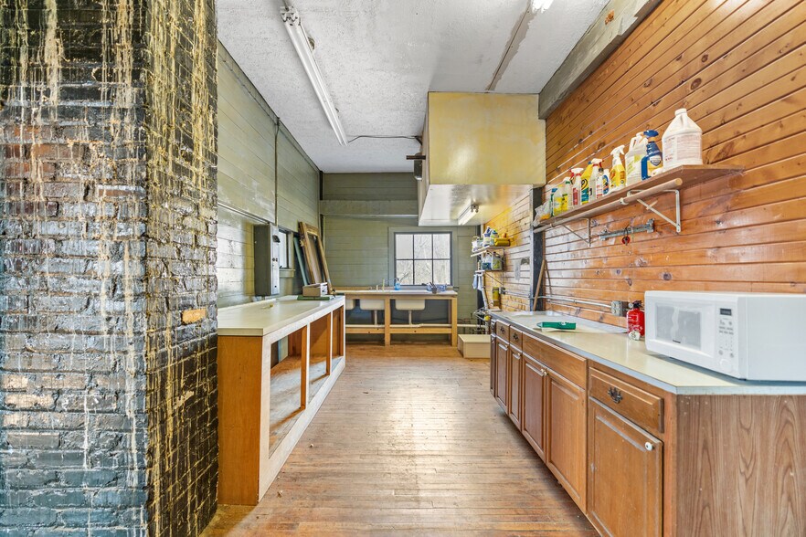 More Photos Of 8572 Silver Lake Rd, Linden Freestanding For Sale