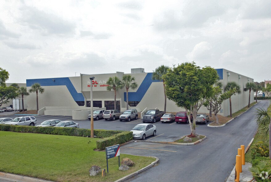 More Photos Of 2011-2031 NW 89th Pl, Miami Showroom For Lease