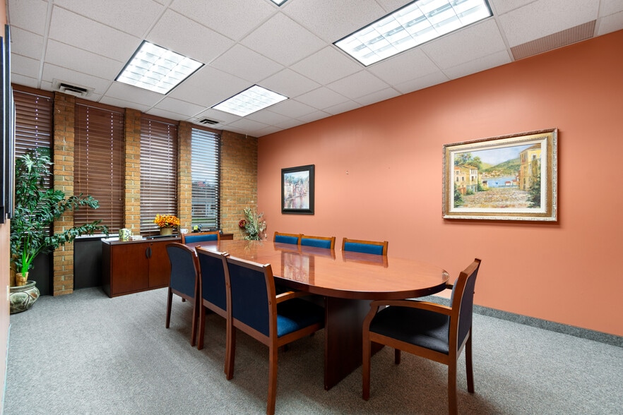 More Photos Of 81-90 N Miller Rd, Fairlawn Office For Sale