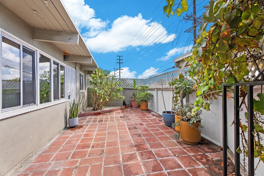 More Photos Of 1124 Victoria St, Costa Mesa Apartments For Sale