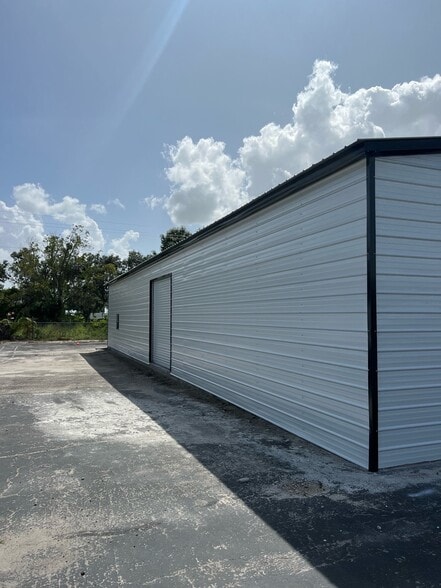 More Photos Of 2900 James L Redman Pky, Plant City Freestanding For Sale