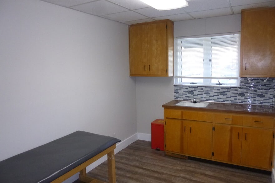 More Photos Of 1209 N Wilcox Dr, Kingsport Healthcare For Lease
