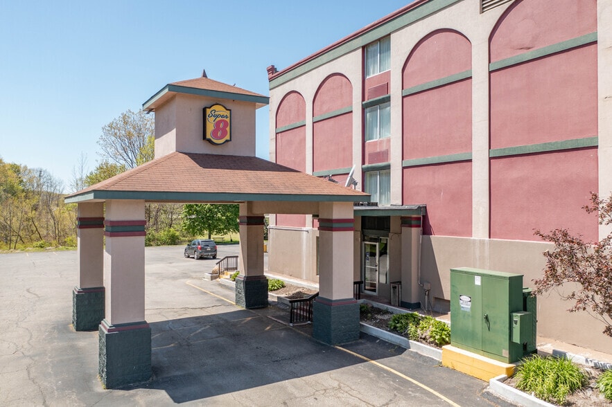 More Photos Of 8040 Perry Hwy, Erie Hotel For Sale