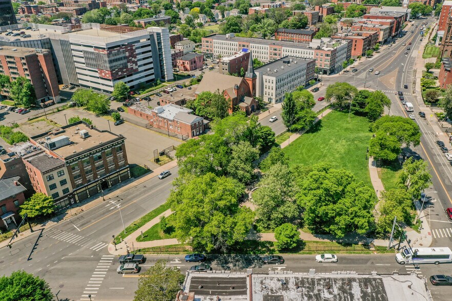 More Photos Of 29 Main St, Hartford Office Residential For Sale