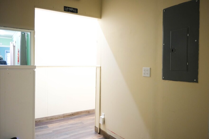 More Photos Of 985 S Clinton Ave, Rochester Restaurant For Sale