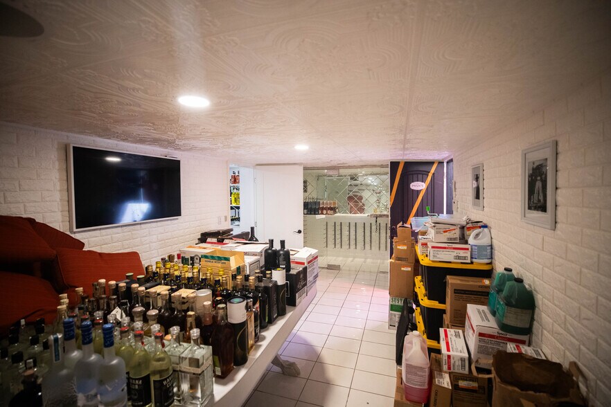 More Photos Of 829 Kapahulu Ave, Honolulu Restaurant For Sale