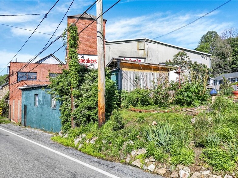 More Photos Of 1524 Friedensburg Rd, Reading Storefront Retail Residential For Sale